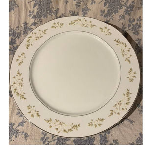 Royal M by Mita Dinner Plate Japan Virginia Miss